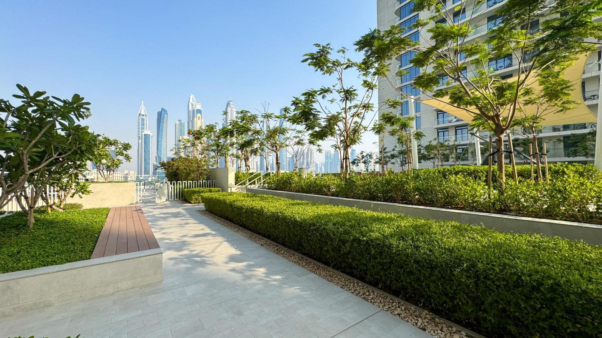 Beachfront 2-bdr, High Floor, Sea And Palm View, Access Apartment Dubai