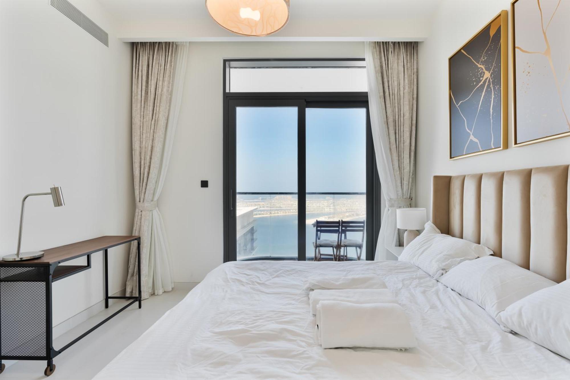 Apartment Beachfront 2-bdr, High Floor, Sea And Palm View, Access Dubai