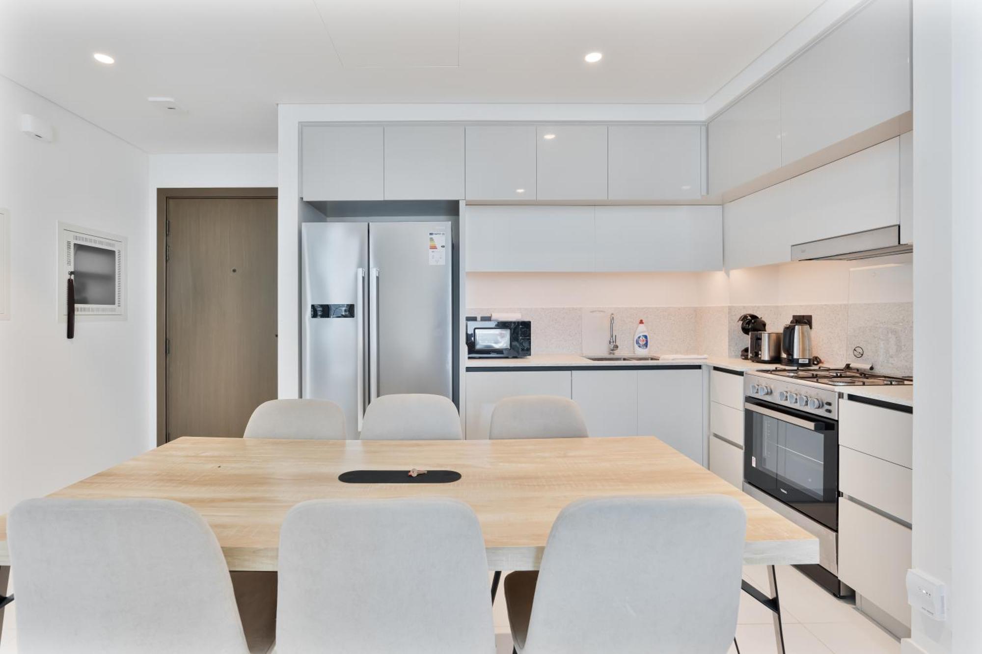 Beachfront 2-bdr, High Floor, Sea And Palm View, Access Dubai