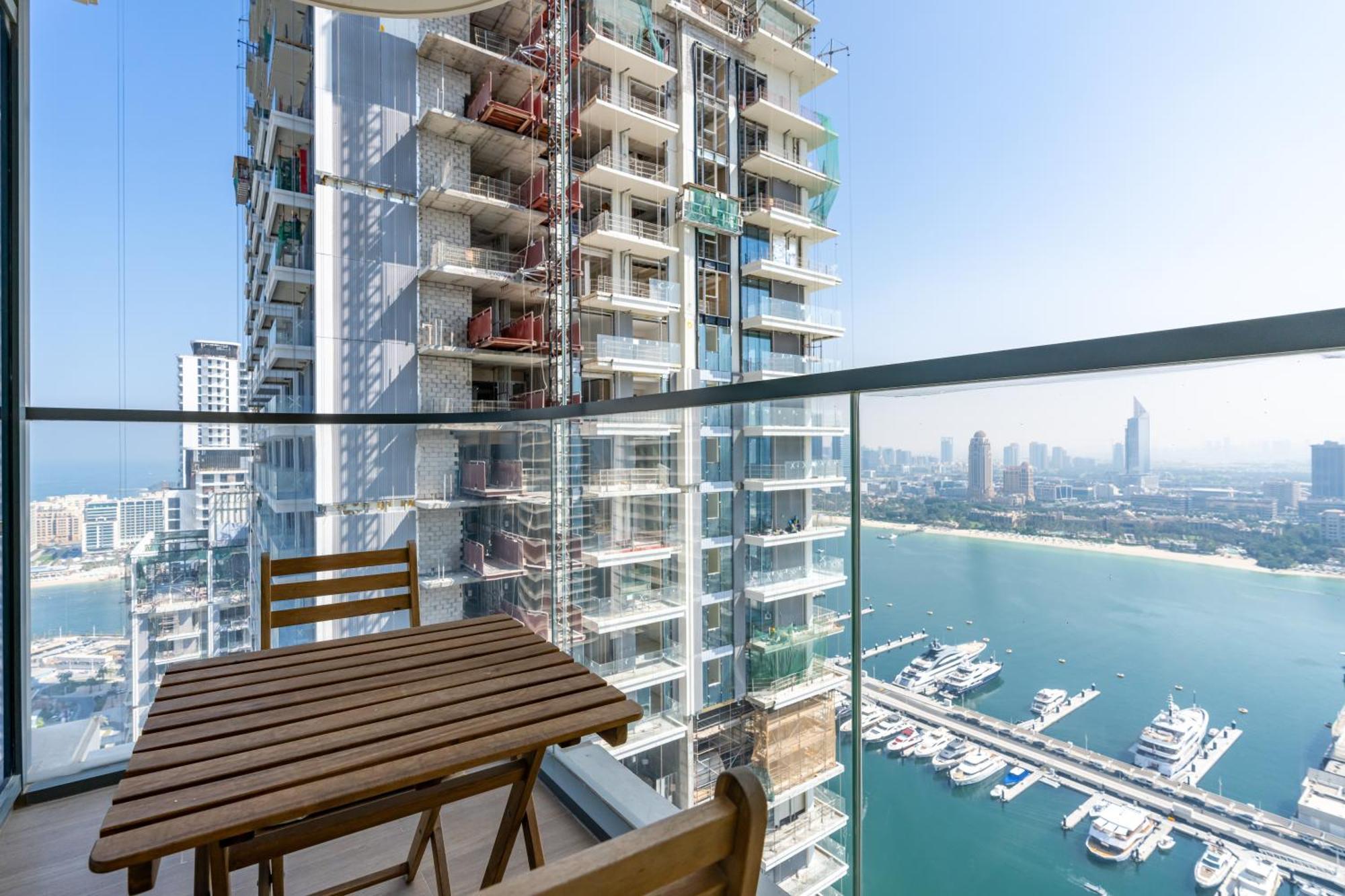 Beachfront 2-bdr, High Floor, Sea And Palm View, Access Appartement Dubai